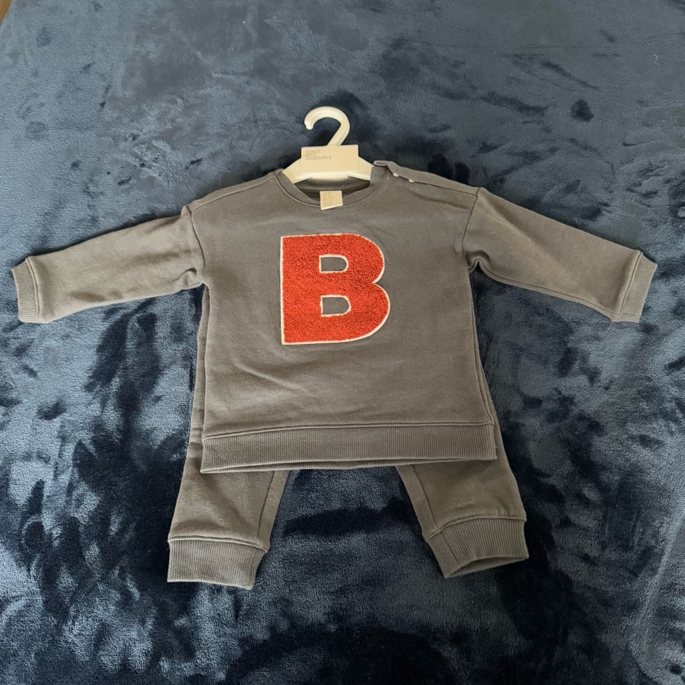 NWOT H&M 9-Month Sweatshirt & Pants Set